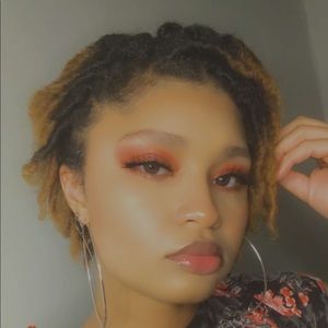 Meet your Posher, Lela